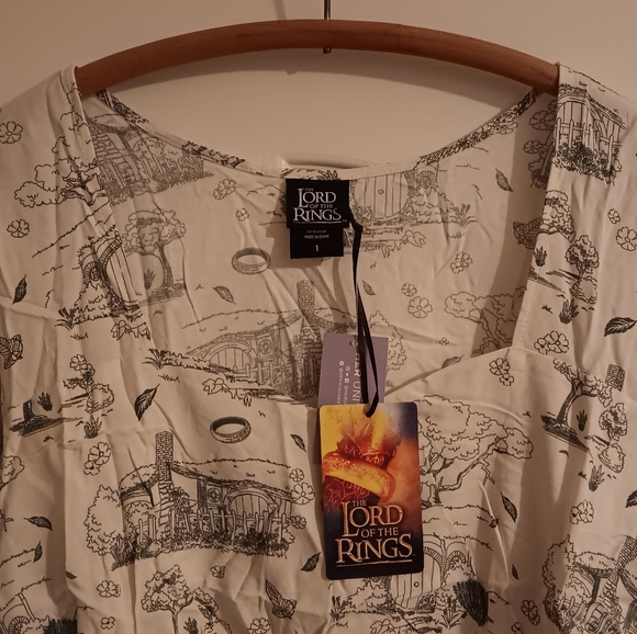 Lord of the Rings Her Universe blouse - Picture 2 of 6